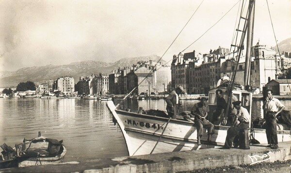Toulon - Le Port (66).jpg