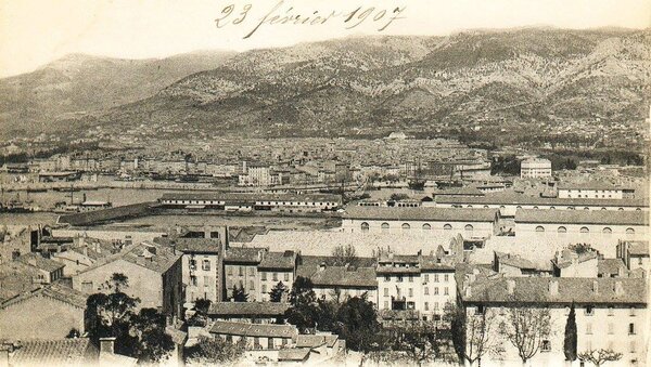Toulon quartier le  Port Marchand (15).jpg